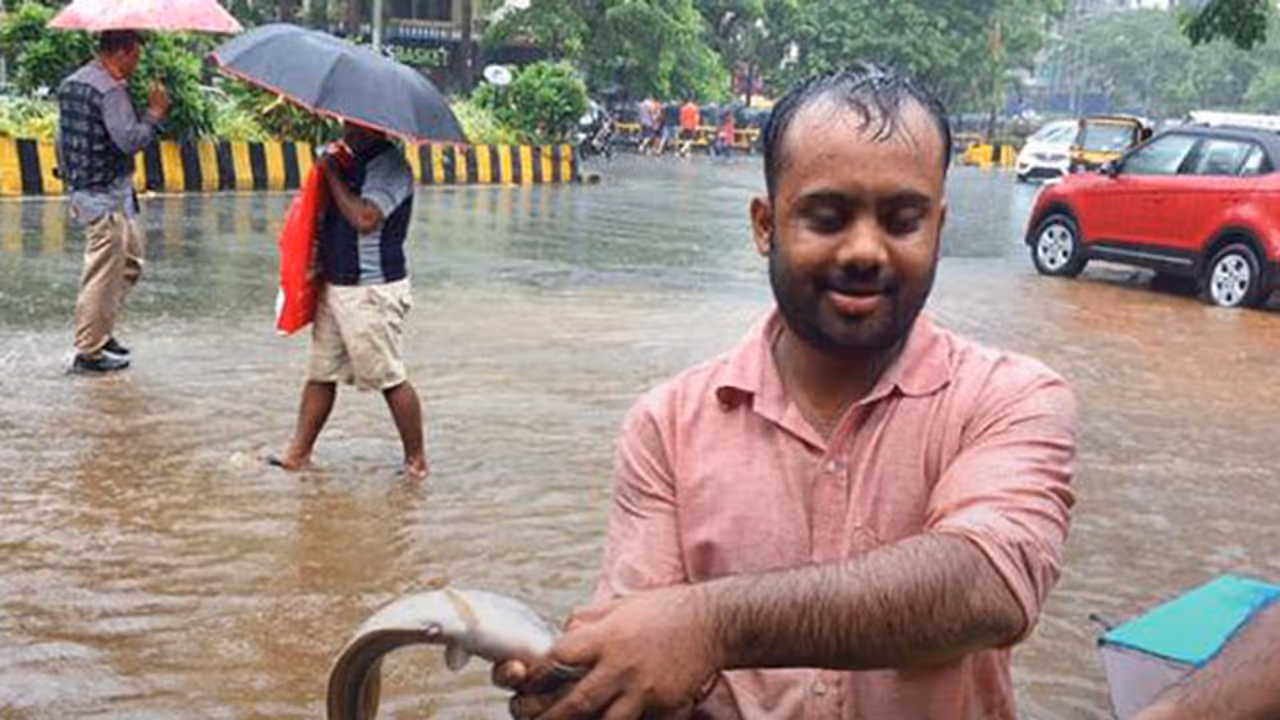 ಮಳೆಗಾಲದಲ್ಲಿ ಮೀನು ಹಿಡಿಯುವ ಮಜವೇ ಬೇರೆ! ಮಳೆಗಾಲದಲ್ಲಿ ಮೀನು ಹಿಡಿಯುವ ಮಜವೇ ಬೇರೆ!