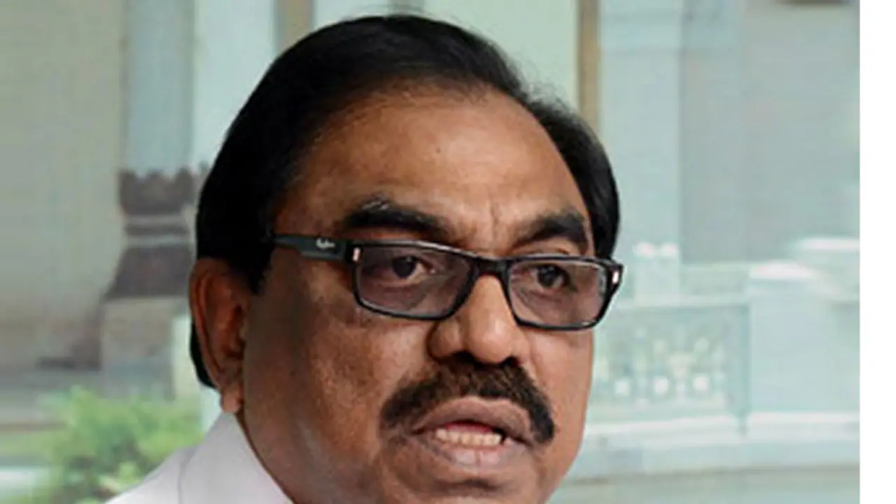  విచారణకు రావాలి:వైఎస్ఆర్‌సీపీ రెబెల్ ఎమ్మెల్సీలకు మండలి చైర్మెన్ నోటీస్