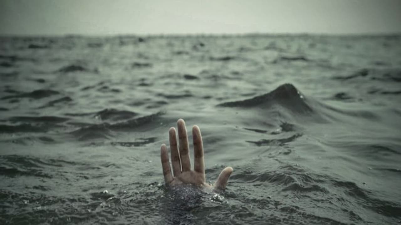 ಸಮುದ್ರದಲ್ಲಿ ಮುಳುಗಿ ಬೆಂಗಳೂರಿನ ನಾಲ್ವರು ಸಾವು ಸಮುದ್ರದಲ್ಲಿ ಮುಳುಗಿ ಬೆಂಗಳೂರಿನ ನಾಲ್ವರು ಸಾವು