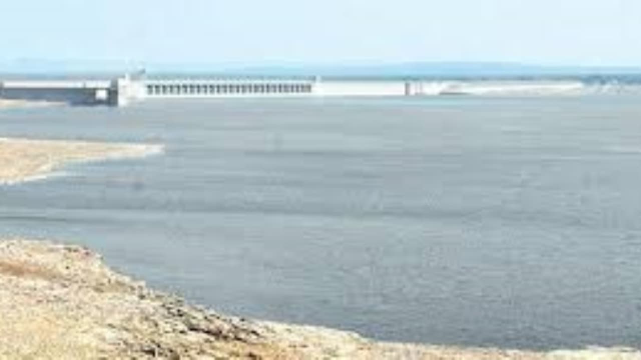 కృష్ణా నీటి వాటాపై గట్టి జవాబివ్వాలి:తెలంగాణ వాదనలో పసలేదన్న ఏపీ రిటైర్డ్ ఇంజనీర్ల సంఘం కృష్ణా నీటి వాటాపై గట్టి జవాబివ్వాలి:తెలంగాణ వాదనలో పసలేదన్న ఏపీ రిటైర్డ్ ఇంజనీర్ల సంఘం