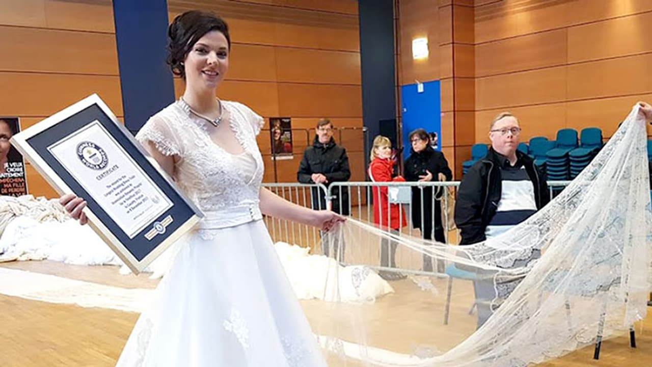 കല്ല്യാണ വസ്ത്രം ഗിന്നസില് കയറി കല്ല്യാണ വസ്ത്രം ഗിന്നസില് കയറി