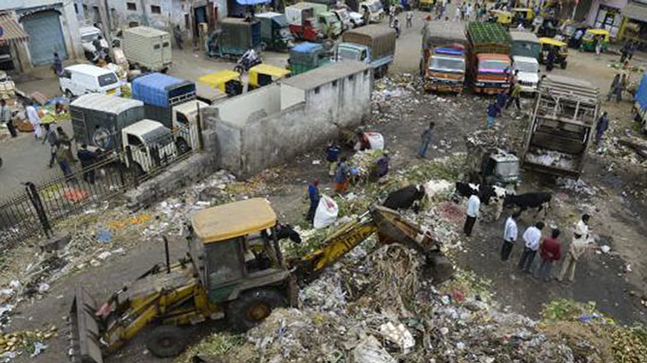 Demonetisation: Tonnes of vegetables rot in Bengaluru markets Demonetisation: Tonnes of vegetables rot in Bengaluru markets