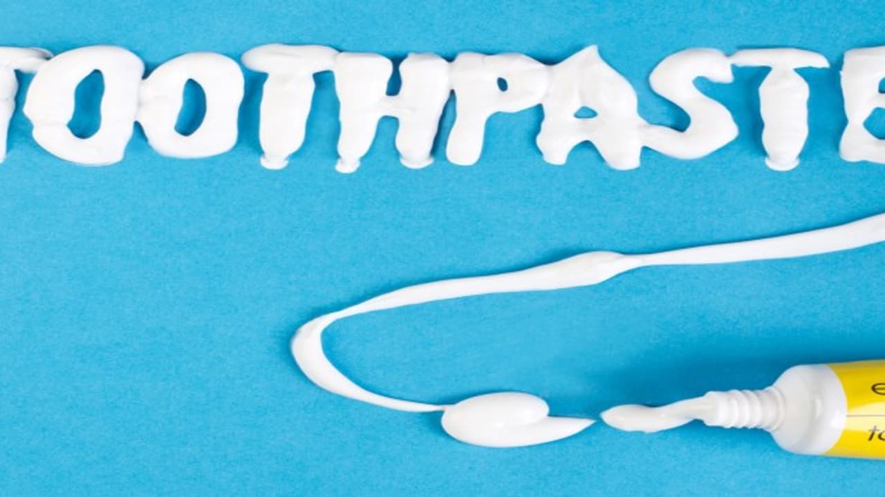 டூத் பேஸ்ட் செய்யாததை, கரி செய்யும்… டூத் பேஸ்ட் செய்யாததை, கரி செய்யும்…