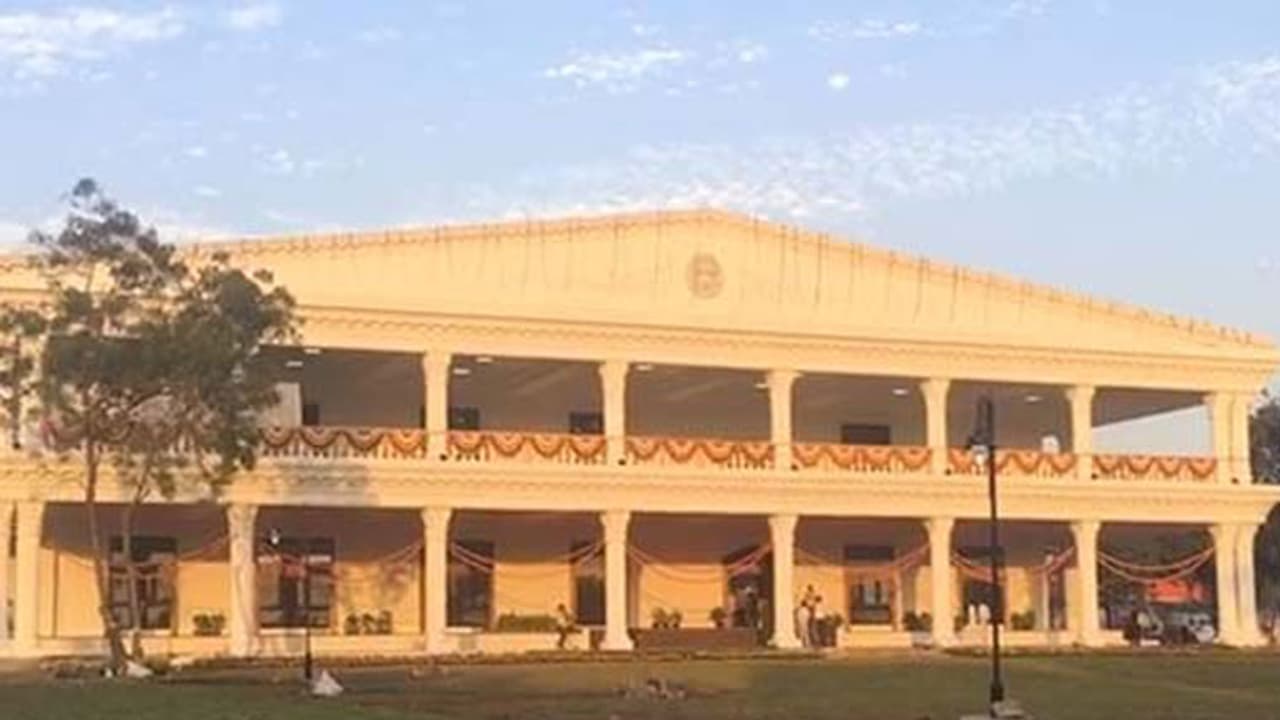 ನೂತನ ಗೃಹ ಪ್ರವೇಶಿಸಿದ ತೆಲಂಗಾಣ ಸಿಎಂ ನೂತನ ಗೃಹ ಪ್ರವೇಶಿಸಿದ ತೆಲಂಗಾಣ ಸಿಎಂ