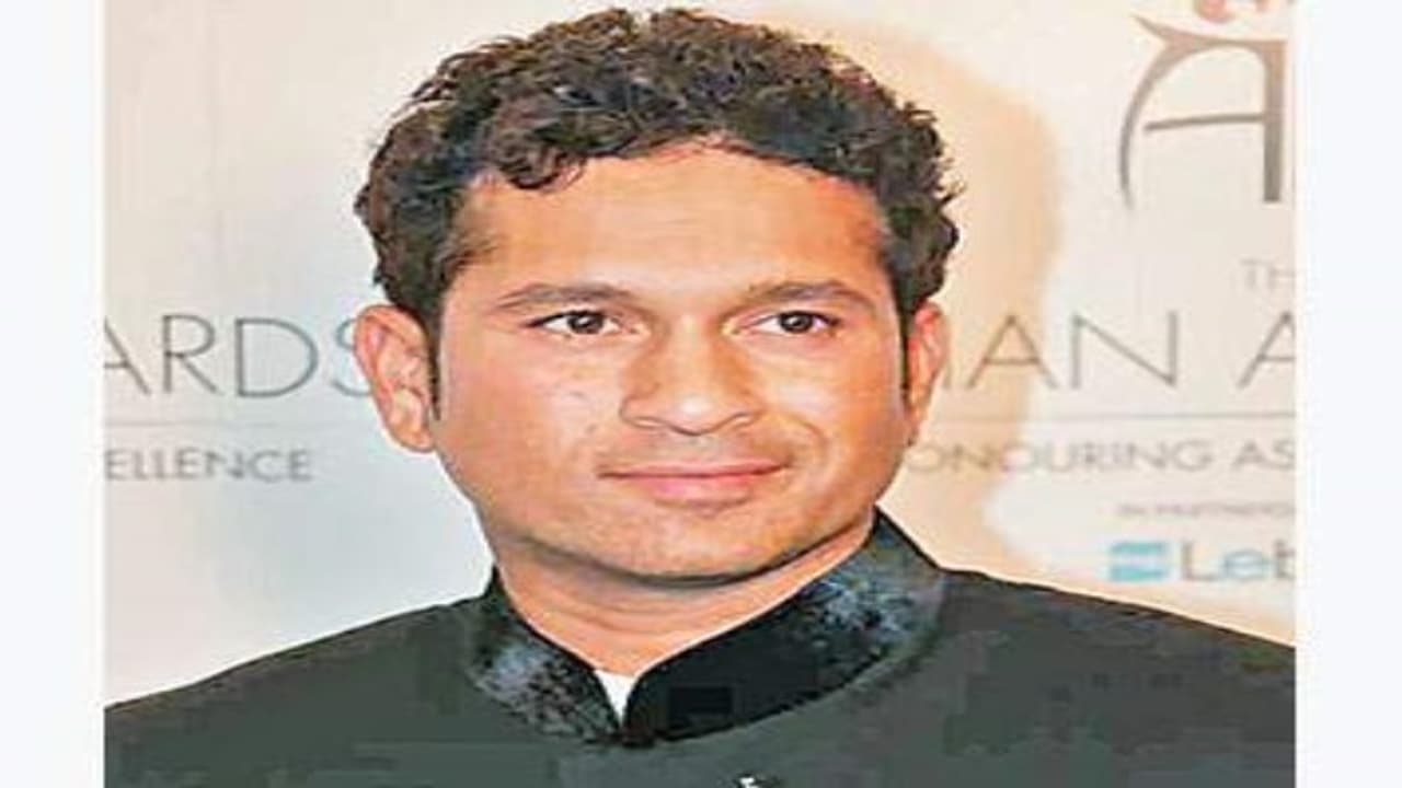 பிறந்த நாள் என்னமோ சச்சினுக்குதான்; ஆனால், பிறந்தநாள் பரிசு அவரது ரசிகர்களுக்கு... பிறந்த நாள் என்னமோ சச்சினுக்குதான்; ஆனால், பிறந்தநாள் பரிசு அவரது ரசிகர்களுக்கு...