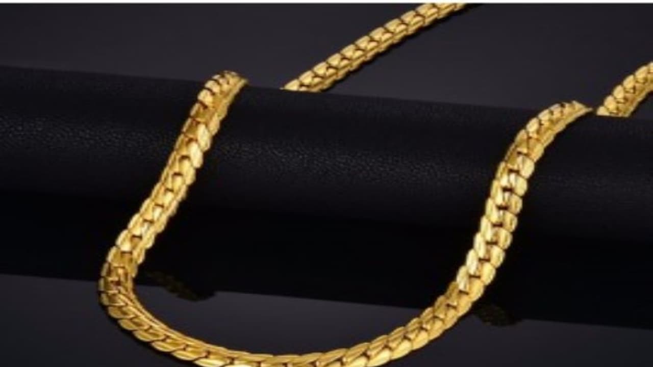 മുക്കുപണ്ടം പണയം വെച്ച് പണം തട്ടി; ഒടുവിൽ വാഹനം കടയുടമയ്ക്ക് വിട്ടുകൊടുത്ത് തടിയൂരി യുവാവ്