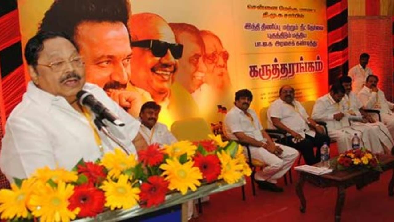 தமிழகத்திற்குள் இந்தியை ஒருபோதும் நுழைய மாட்டோம்… துரை முருகன் அதிரடி… தமிழகத்திற்குள் இந்தியை ஒருபோதும் நுழைய மாட்டோம்… துரை முருகன் அதிரடி…