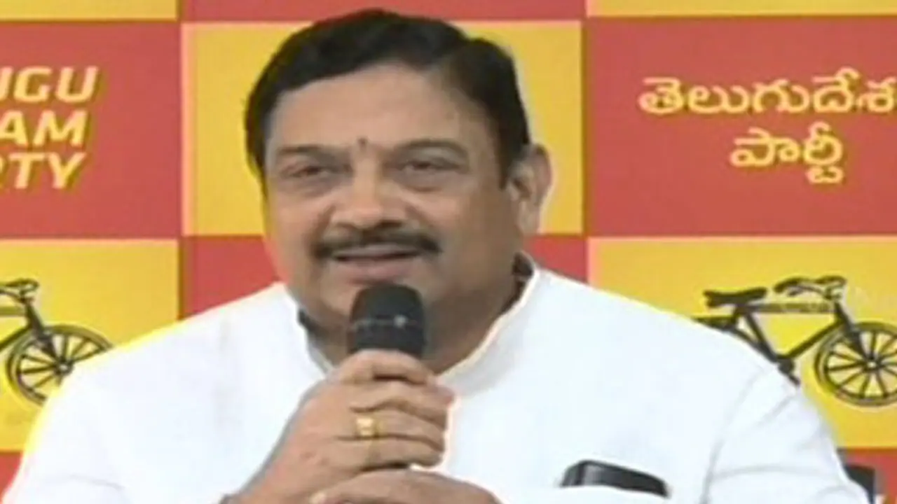 దుర్గగుడి సభ్యురాలి వ్యవహారంపై... జగన్ సమాధానమేంటి?: నిలదీసిన కళా వెంకట్రావు దుర్గగుడి సభ్యురాలి వ్యవహారంపై... జగన్ సమాధానమేంటి?: నిలదీసిన కళా వెంకట్రావు