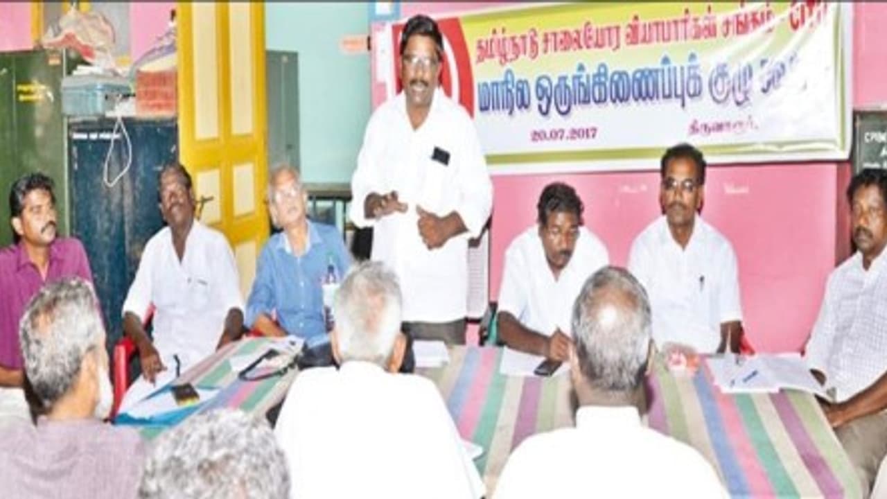 ஜி.எஸ்.டி யை எதிர்த்து தமிழகம் முழுவதும் சாலையோர வியாபாரிகள் ஆர்ப்பாட்டத்தில் ஈடுபட முடிவு… ஜி.எஸ்.டி யை எதிர்த்து தமிழகம் முழுவதும் சாலையோர வியாபாரிகள் ஆர்ப்பாட்டத்தில் ஈடுபட முடிவு…