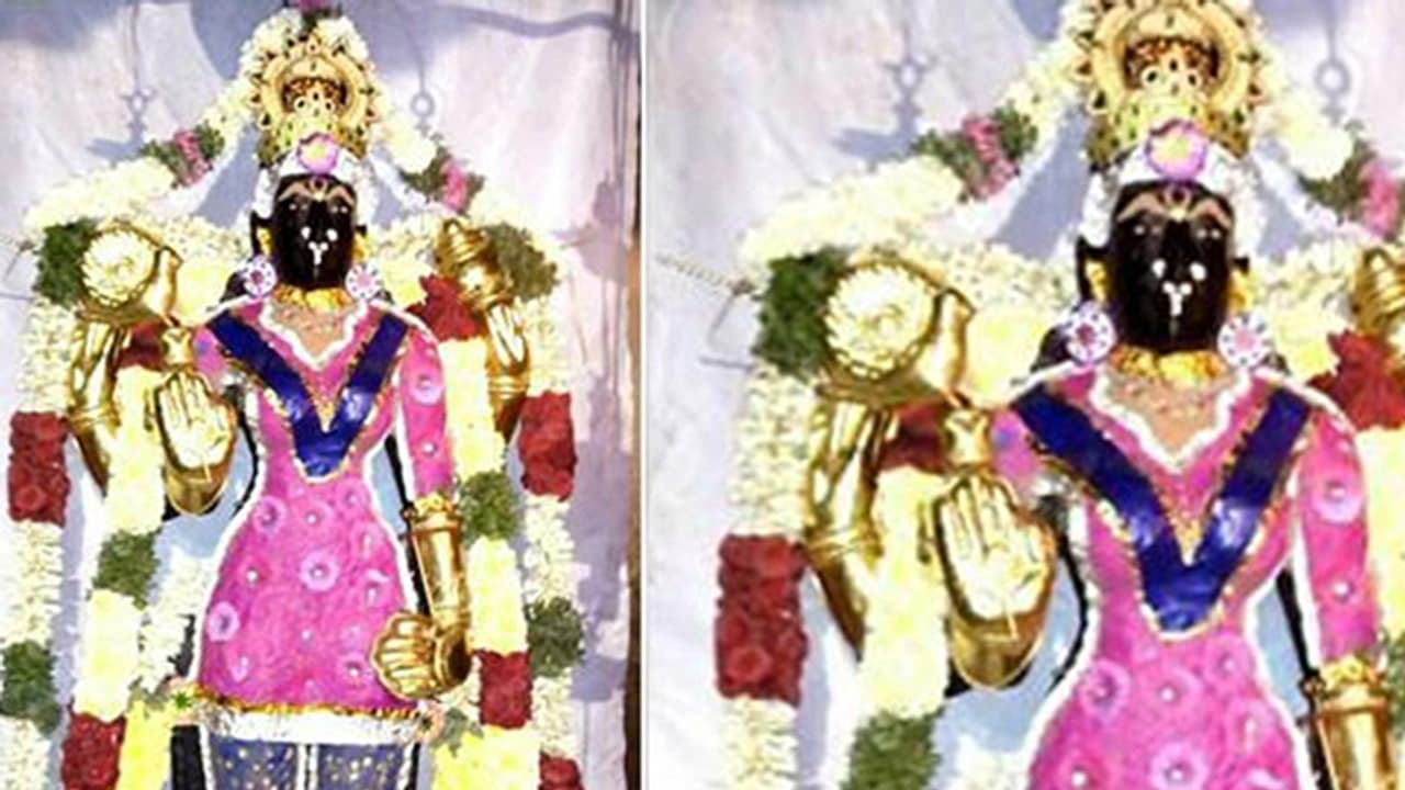 ದೇವರಿಗೆ ಸಲ್ವಾರ್ ಕಮೀಜ್ ತೊಡಿಸಿದ ಅರ್ಚಕ! ದೇವರಿಗೆ ಸಲ್ವಾರ್ ಕಮೀಜ್ ತೊಡಿಸಿದ ಅರ್ಚಕ!