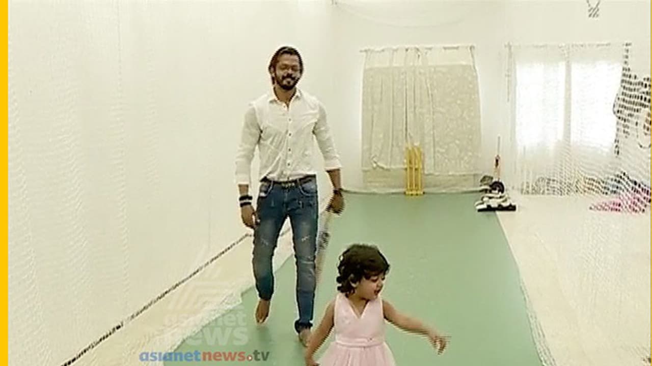 തിരിച്ചുവരാനൊരുങ്ങുന്ന ശ്രീശാന്തിന് ആദ്യ പന്തെറിഞ്ഞ് സാന്വിക തിരിച്ചുവരാനൊരുങ്ങുന്ന ശ്രീശാന്തിന് ആദ്യ പന്തെറിഞ്ഞ് സാന്വിക