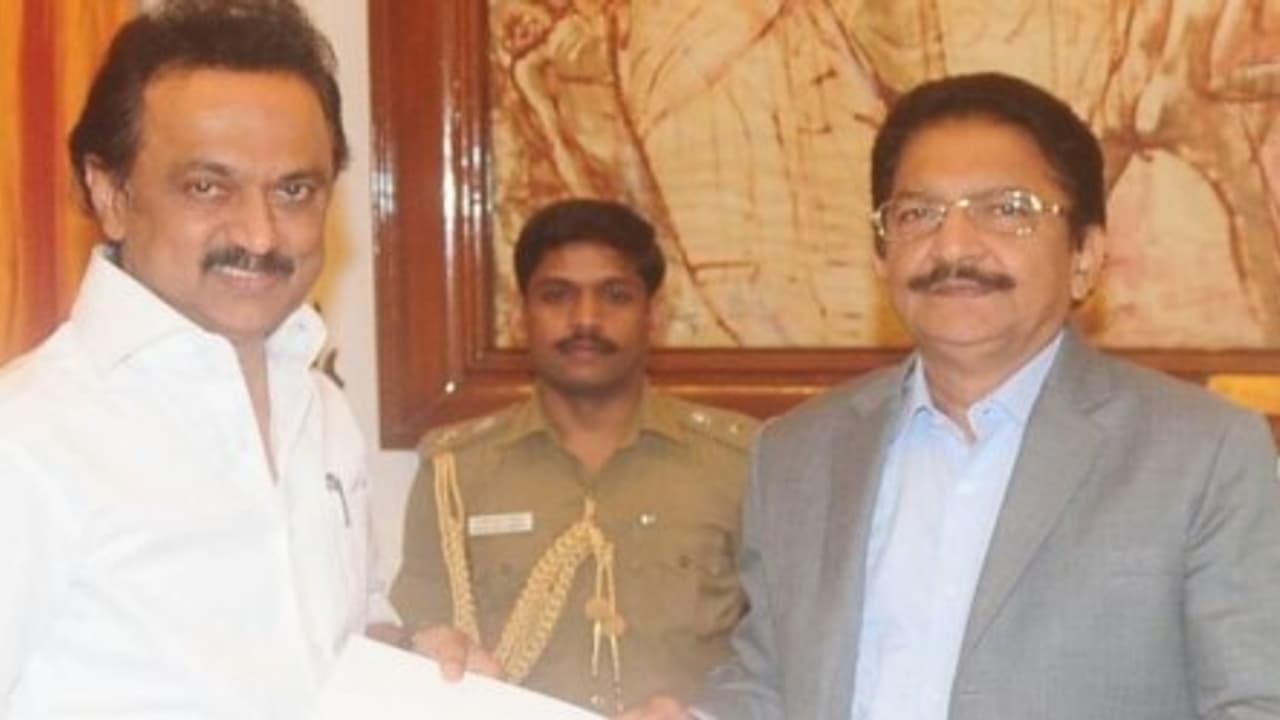 இன்று ஆளுநரை சந்திக்கிறார் ஸ்டாலின் எம்எல்ஏ குதிரை பேர வீடியோ ஆதாரத்தை கொடுக்க திட்டம்!! இன்று ஆளுநரை சந்திக்கிறார் ஸ்டாலின் எம்எல்ஏ குதிரை பேர வீடியோ ஆதாரத்தை கொடுக்க திட்டம்!!