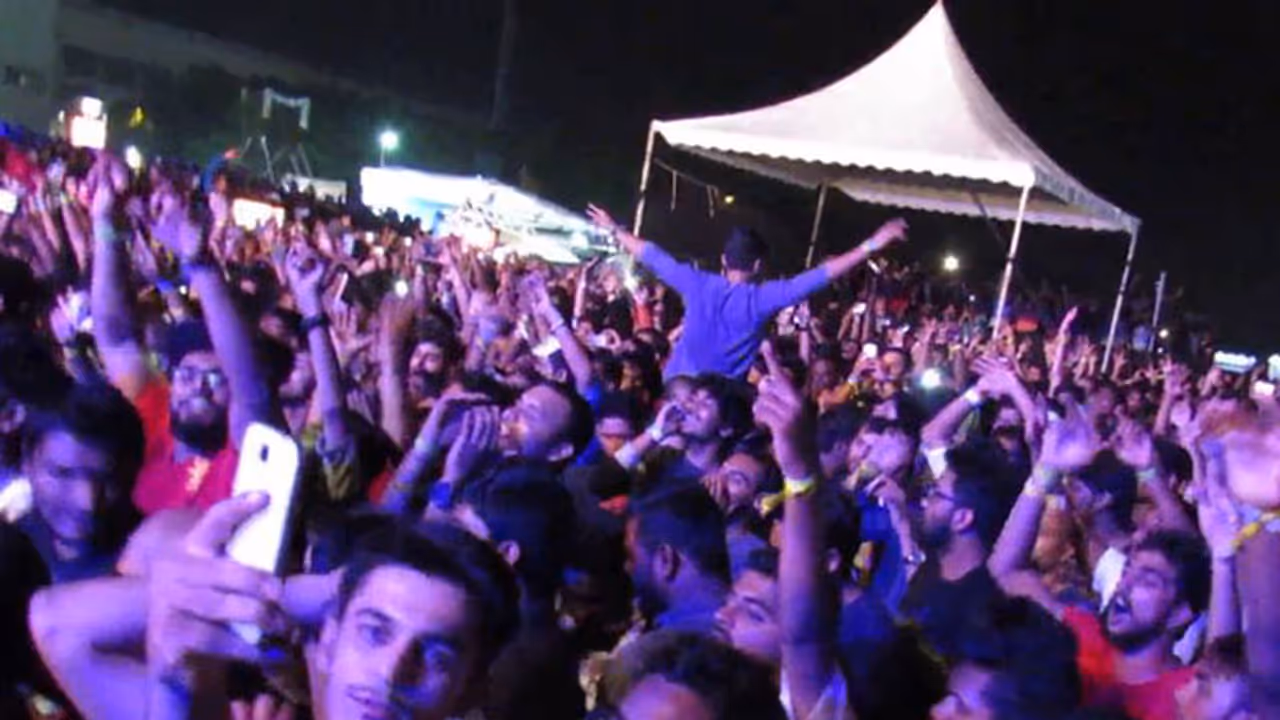 గోవా సన్ బర్న్ షోలో తొక్కిసలాట... హైదరాబాద్ యువకుడు మృతి గోవా సన్ బర్న్ షోలో తొక్కిసలాట... హైదరాబాద్ యువకుడు మృతి