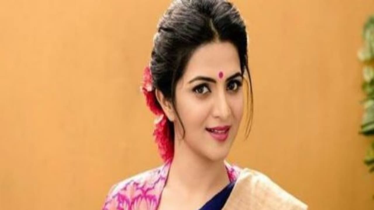 சாதி தேவையில்லை என்ற அடையாளம்... முதலமைச்சரை புகழ்ந்த டிடி..! சாதி தேவையில்லை என்ற அடையாளம்... முதலமைச்சரை புகழ்ந்த டிடி..!