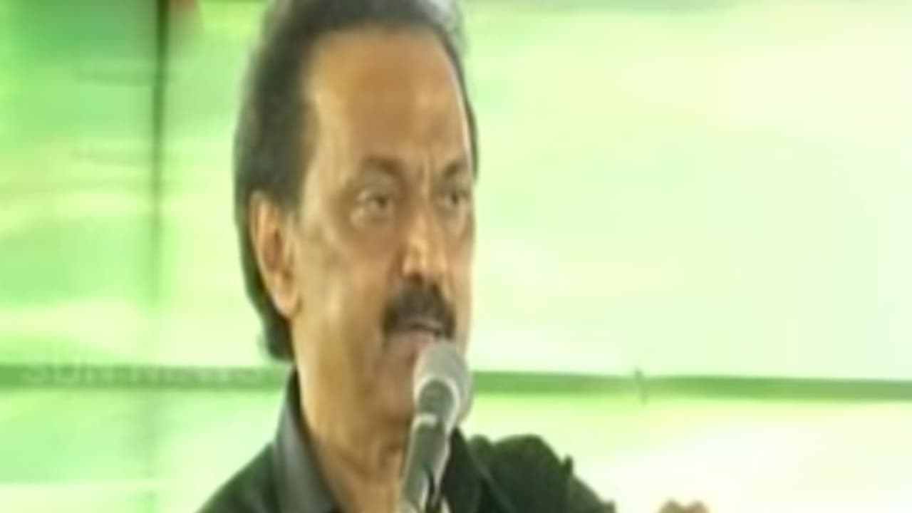 ஆகாயத்தில் பறந்தாலும் தேர்தலுக்கு 'மோடி' கீழறிங்கித்தானே ஆக வேண்டும்! மு.க.ஸ்டாலின் பேச்சு ஆகாயத்தில் பறந்தாலும் தேர்தலுக்கு 'மோடி' கீழறிங்கித்தானே ஆக வேண்டும்! மு.க.ஸ்டாலின் பேச்சு