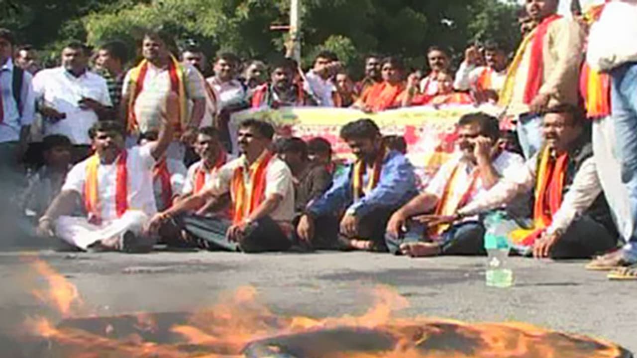 No buses to Tamil Nadu, water supply unit locked in Mysuru No buses to Tamil Nadu, water supply unit locked in Mysuru