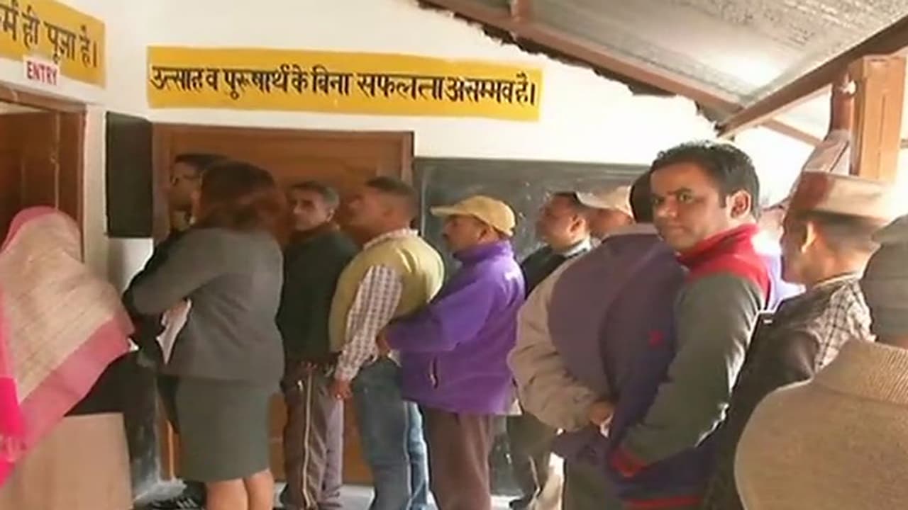 ಹಿಮಾಚಲ ಪ್ರದೇಶದಲ್ಲಿ ಮತಧಾನ ಆರಂಭ; ಮತ್ತೊಮ್ಮೆ ಅದೃಷ್ಟ ಪರೀಕ್ಷೆಗೆ ಮುಂದಾದ 85 ವರ್ಷದ ಸಿಎಂ ಹಿಮಾಚಲ ಪ್ರದೇಶದಲ್ಲಿ ಮತಧಾನ ಆರಂಭ; ಮತ್ತೊಮ್ಮೆ ಅದೃಷ್ಟ ಪರೀಕ್ಷೆಗೆ ಮುಂದಾದ 85 ವರ್ಷದ ಸಿಎಂ