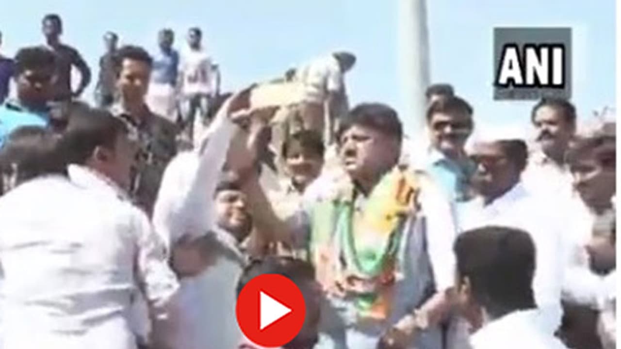 ఈ మంత్రి మన బాలయ్య లాంటోడే (వీడియో) ఈ మంత్రి మన బాలయ్య లాంటోడే (వీడియో)