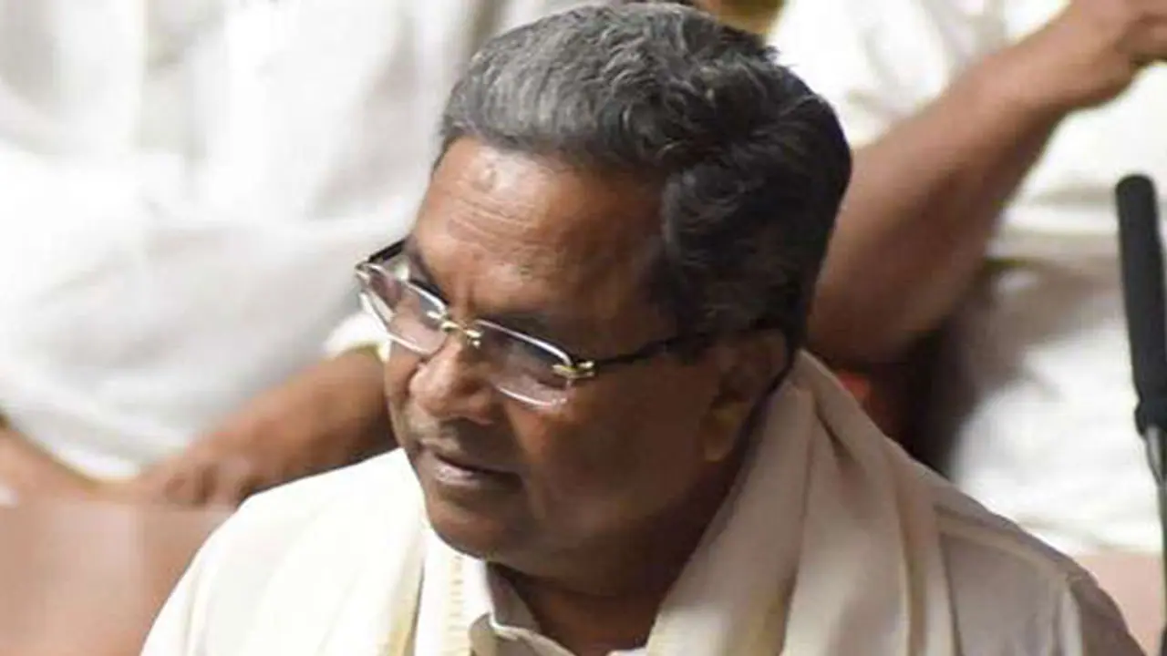 ಬಲವಂತವಾಗಿ ಸಾಲ ವಸೂಲಿಮಾಡದಂತೆ ಸಿಎಂ ತಾಕೀತು ಬಲವಂತವಾಗಿ ಸಾಲ ವಸೂಲಿಮಾಡದಂತೆ ಸಿಎಂ ತಾಕೀತು