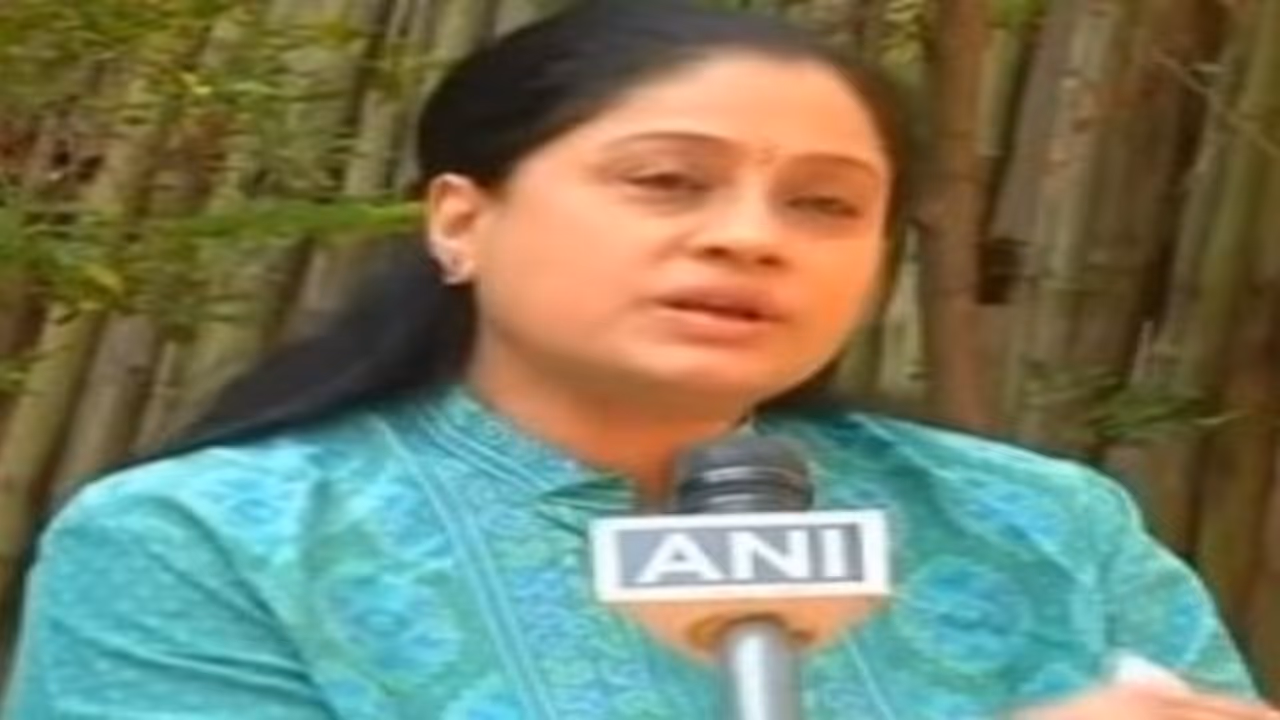 కూకట్ పల్లి నుంచి విజయశాంతి: రాములమ్మ కోసం బాలయ్య కూకట్ పల్లి నుంచి విజయశాంతి: రాములమ్మ కోసం బాలయ్య