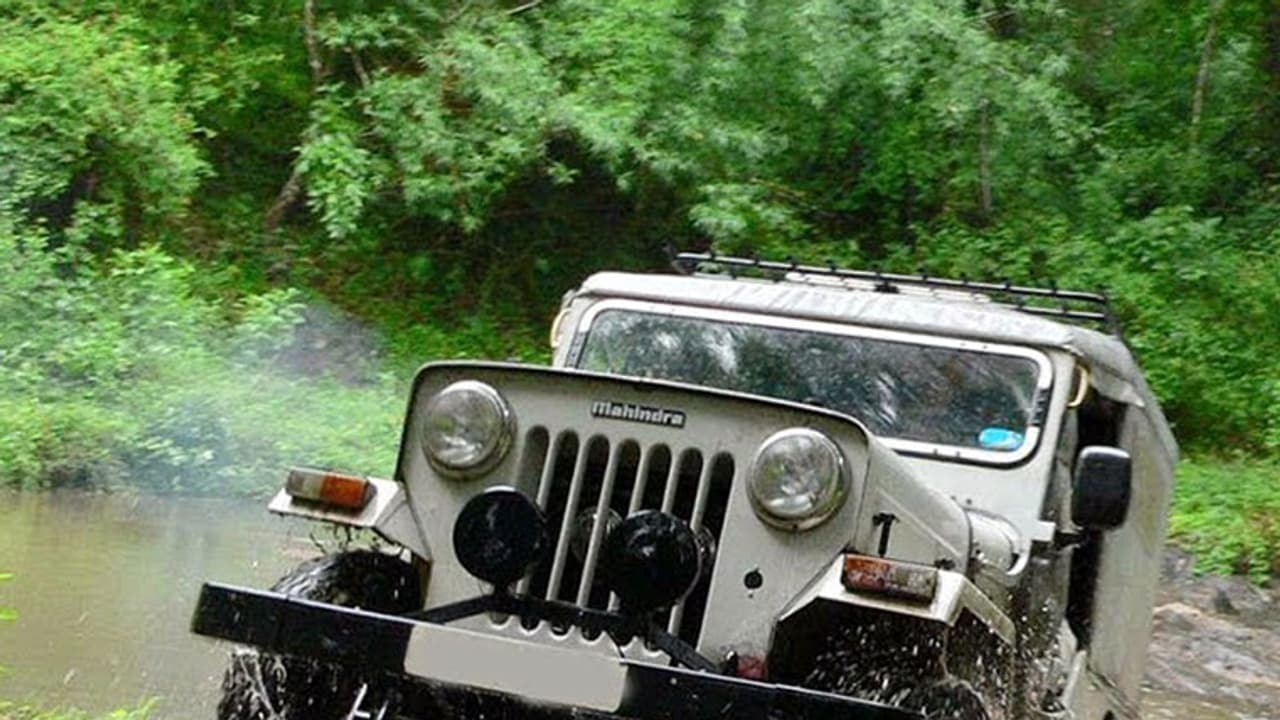 ദേവികുളം മലമുകളിലെ അപകടം പതിയിരിക്കുന്ന ജീപ്പ് സവാരി; കണ്ണടച്ച് അധികൃതര് ദേവികുളം മലമുകളിലെ അപകടം പതിയിരിക്കുന്ന ജീപ്പ് സവാരി; കണ്ണടച്ച് അധികൃതര്