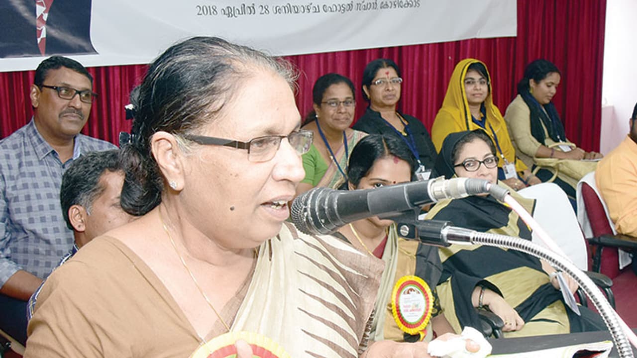 പാര്ട്ടിക്ക് പൊലീസ് സ്റ്റേഷനും കോടതിയുമുണ്ടെന്ന വിവാദ പരാമര്ശം; ജോസഫൈനെതിരായ ഹര്ജി വിധി പറയാന് മാറ്റി പാര്ട്ടിക്ക് പൊലീസ് സ്റ്റേഷനും കോടതിയുമുണ്ടെന്ന വിവാദ പരാമര്ശം; ജോസഫൈനെതിരായ ഹര്ജി വിധി പറയാന് മാറ്റി