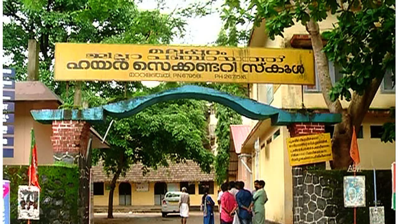 അറബിക് വിദ്യാര്ത്ഥികള്ക്കുള്ള മെഡല് വിതരണം തടഞ്ഞ ബിജെപി നടപടി വിവാദമാകുന്നു അറബിക് വിദ്യാര്ത്ഥികള്ക്കുള്ള മെഡല് വിതരണം തടഞ്ഞ ബിജെപി നടപടി വിവാദമാകുന്നു