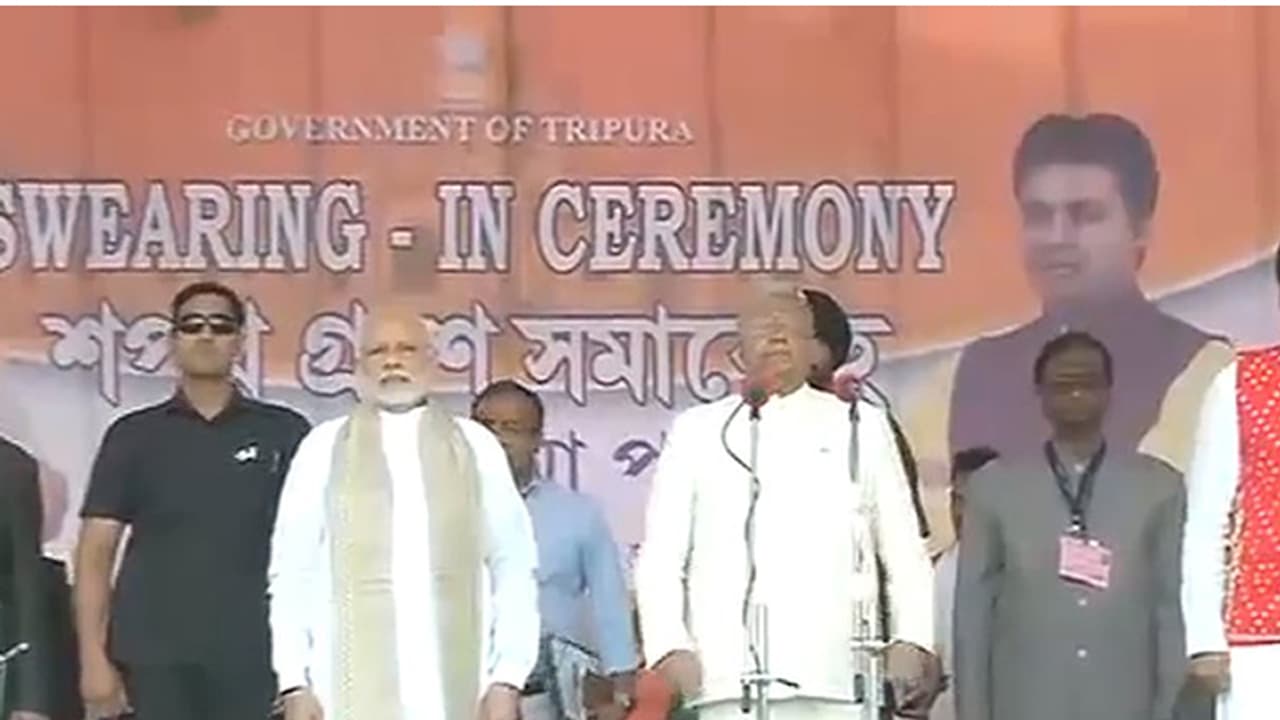ಅಬ್ ಕಿ ಬಾರ್ ಮಾಣಿಕ್ ಸರ್ಕಾರ್ ಅಲ್ಲ, ಬಿಜೆಪಿ ಸರ್ಕಾರ್! ತ್ರಿಪುರಾ ಸಿಎಂ ಆಗಿ ಬಿಪ್ಲಬ್ ದೇಬ್ ಪದಗ್ರಹಣ ಅಬ್ ಕಿ ಬಾರ್ ಮಾಣಿಕ್ ಸರ್ಕಾರ್ ಅಲ್ಲ, ಬಿಜೆಪಿ ಸರ್ಕಾರ್! ತ್ರಿಪುರಾ ಸಿಎಂ ಆಗಿ ಬಿಪ್ಲಬ್ ದೇಬ್ ಪದಗ್ರಹಣ