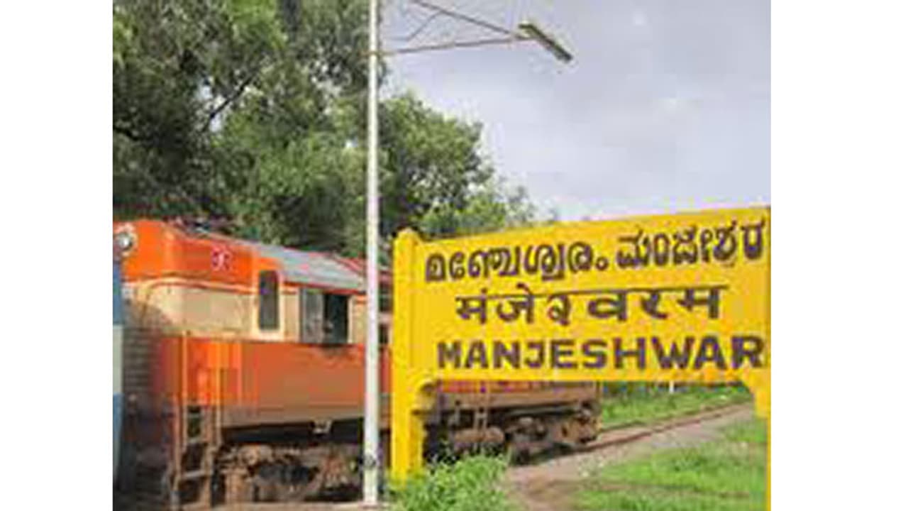 നബിദിനാഘോഷത്തിനിടെ മഞ്ചേശ്വരത്ത് സംഘര്ഷം; 100 പേര്ക്കെതിരെ കേസ് നബിദിനാഘോഷത്തിനിടെ മഞ്ചേശ്വരത്ത് സംഘര്ഷം; 100 പേര്ക്കെതിരെ കേസ്