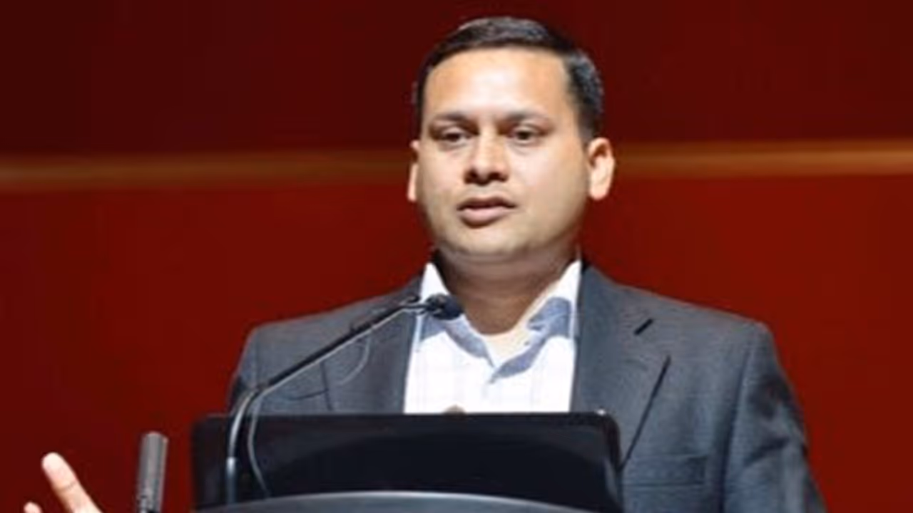 'Aap Congress ki girawat…': BJP's Amit Malviya slams Mallikarjun Kharge over tweets on falling rupee 'Aap Congress ki girawat…': BJP's Amit Malviya slams Mallikarjun Kharge over tweets on falling rupee