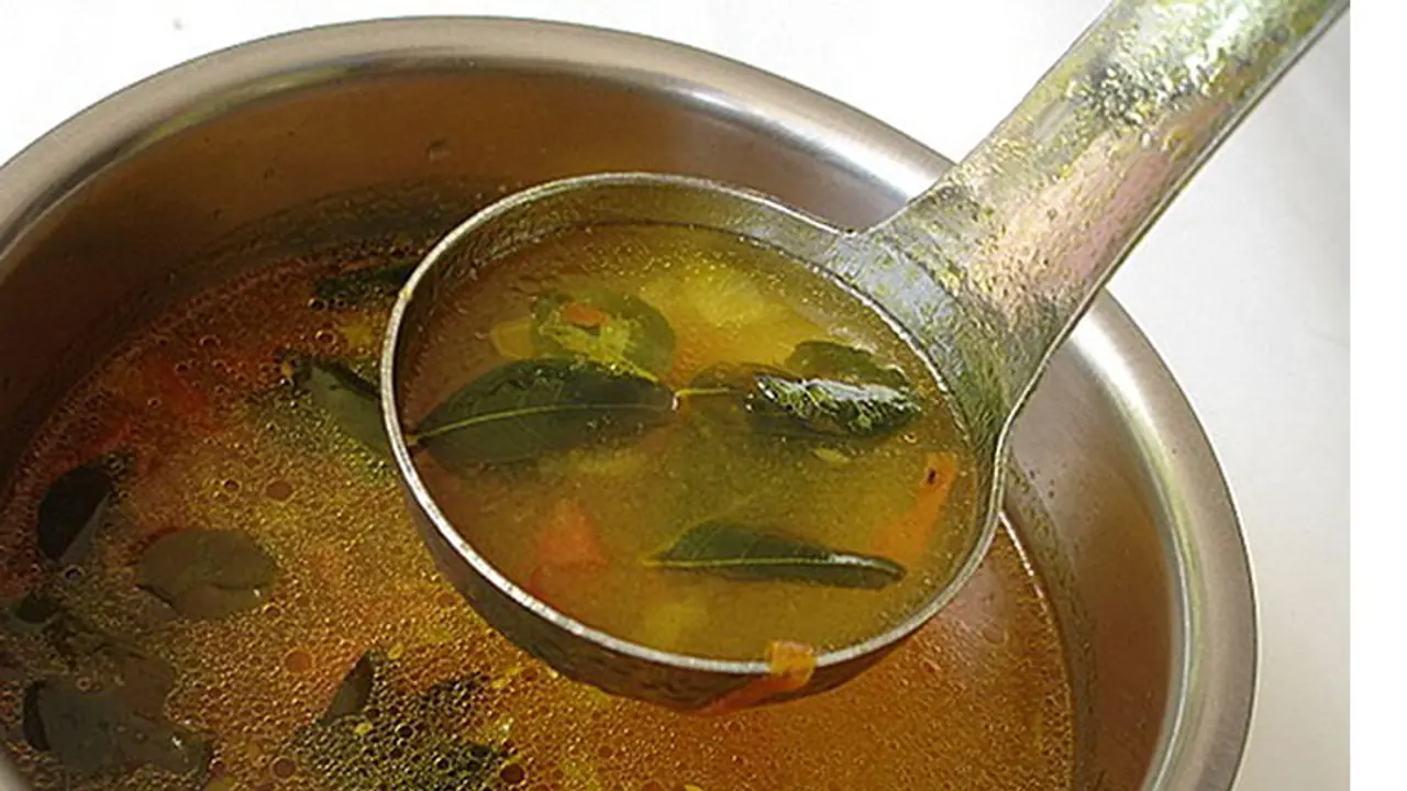 சளி இருமலுக்கு அருமருந்து துளசி ரசம்.. எப்படி செய்யணும் தெரியுமா?