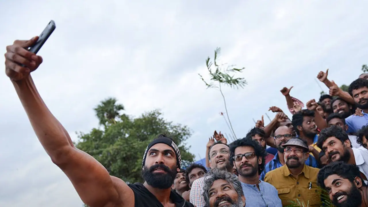 (Pics) Believe it or not! Baahubali and Bhallala Deva did have a moment of friendship (Pics) Believe it or not! Baahubali and Bhallala Deva did have a moment of friendship