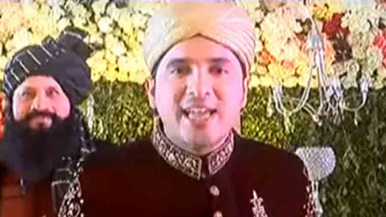 ತನ್ನ ವಿವಾಹವನ್ನೇ ಲೈವ್ ರಿಪೋರ್ಟ್ ಮಾಡಿದ ಪಾಕ್ ಪತ್ರಕರ್ತ ತನ್ನ ವಿವಾಹವನ್ನೇ ಲೈವ್ ರಿಪೋರ್ಟ್ ಮಾಡಿದ ಪಾಕ್ ಪತ್ರಕರ್ತ