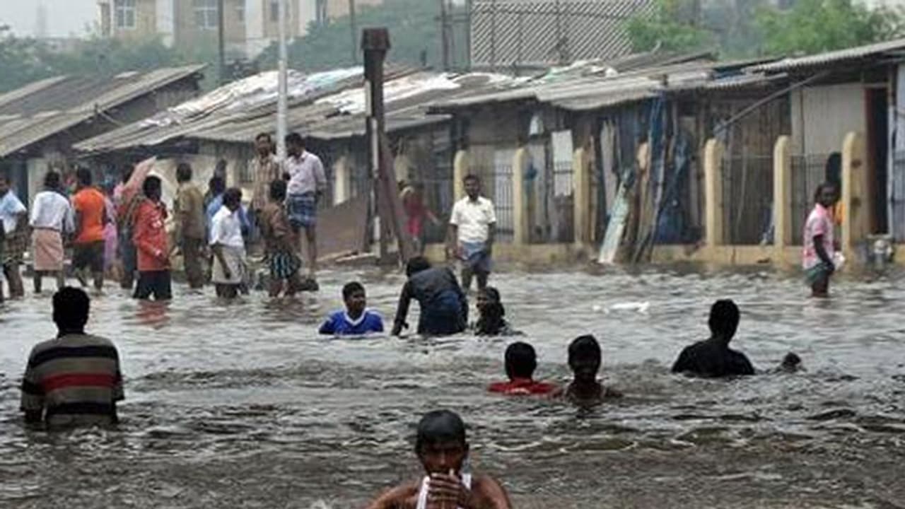 ദില്ലിയിൽ വെള്ളപ്പൊക്ക മുന്നറിയിപ്പ്; താഴ്ന്ന പ്രദേശങ്ങളിൽ നിന്ന് ആളുകളെ ഒഴിപ്പിക്കുന്നു ദില്ലിയിൽ വെള്ളപ്പൊക്ക മുന്നറിയിപ്പ്; താഴ്ന്ന പ്രദേശങ്ങളിൽ നിന്ന് ആളുകളെ ഒഴിപ്പിക്കുന്നു