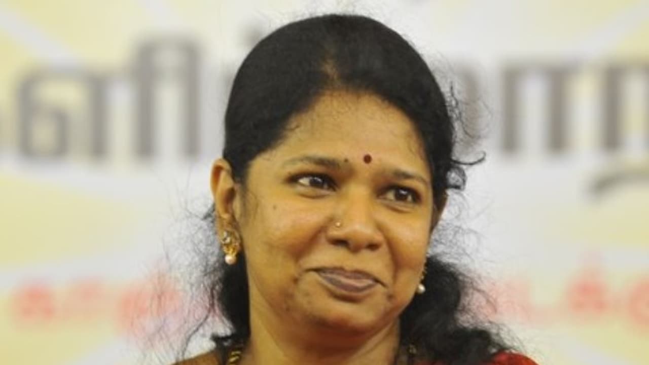 கனிமொழிக்கு சிறந்த நாடாளுமன்ற உறுப்பினர் விருது! குவியும் வாழ்த்துக்கள்... கனிமொழிக்கு சிறந்த நாடாளுமன்ற உறுப்பினர் விருது! குவியும் வாழ்த்துக்கள்...