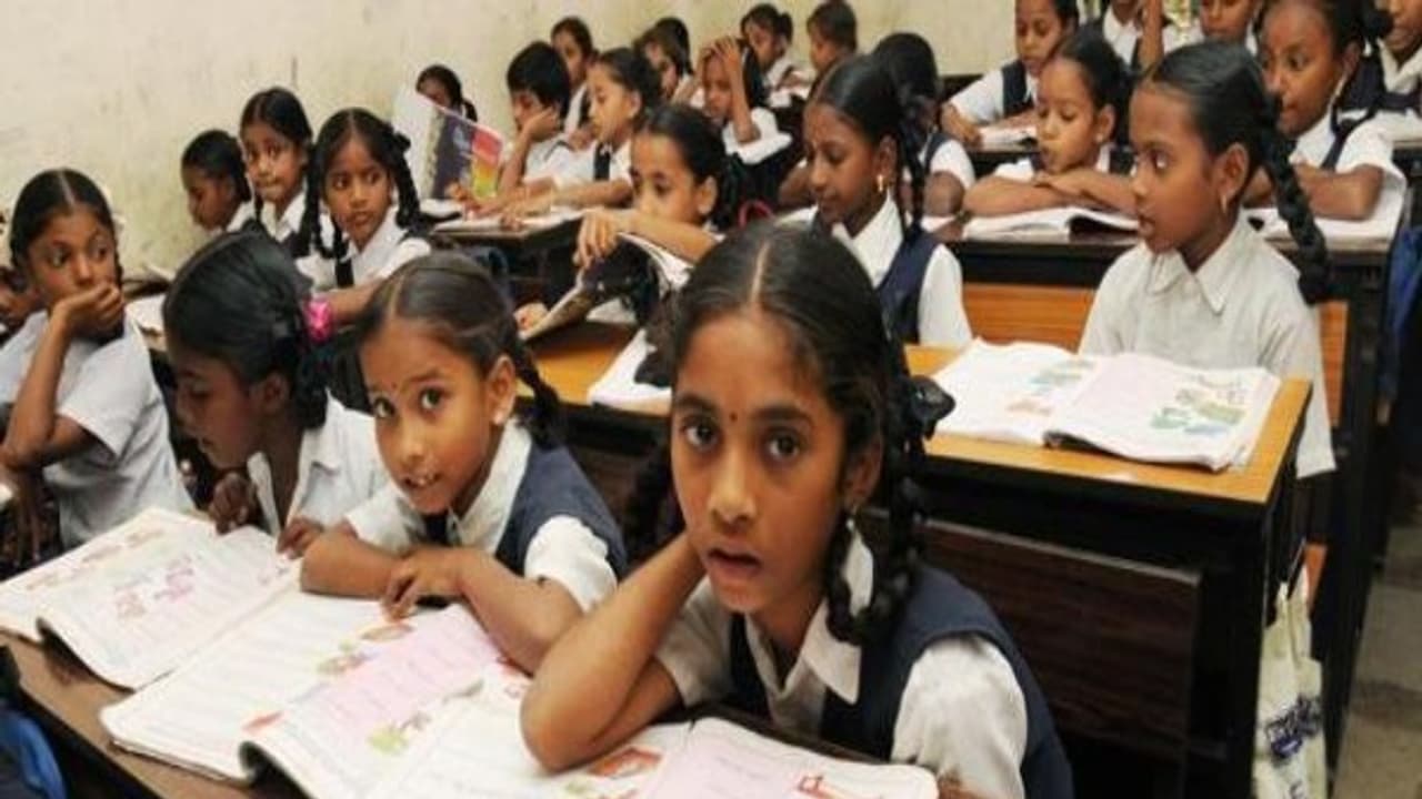 इस राज्य में कक्षा 3 से 8 तक के छात्रों को नहीं देनी होगी कोई परीक्षा, पास होने के लिए ऐसे मिलेंगे नंबर इस राज्य में कक्षा 3 से 8 तक के छात्रों को नहीं देनी होगी कोई परीक्षा, पास होने के लिए ऐसे मिलेंगे नंबर
