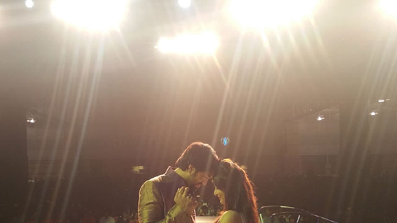 ಅಕ್ಕನ ಅಂಗಳದಲ್ಲಿ ಜೋಡಿ ಹಕ್ಕಿ! ಅಕ್ಕನ ಅಂಗಳದಲ್ಲಿ ಜೋಡಿ ಹಕ್ಕಿ!