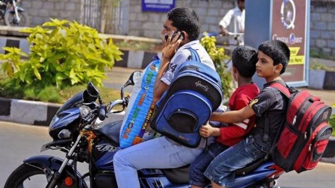 Extensive Smartphone Use: ಮಕ್ಕಳ ಬೆಳವಣಿಗೆ ಮೇಲೆ ಪರಿಣಾಮ ಬೀರುತ್ತದೆ ಪೋಷಕರ ಅತಿಯಾದ ಸ್ಮಾರ್ಟ್ಫೋನ್ ಬಳಕೆ!