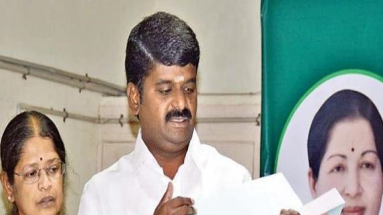 நீட் தேர்விலிருந்து விலக்கு அமைச்சர் விஜயபாஸ்கர் டெல்லி பயணம்!! நீட் தேர்விலிருந்து விலக்கு அமைச்சர் விஜயபாஸ்கர் டெல்லி பயணம்!!