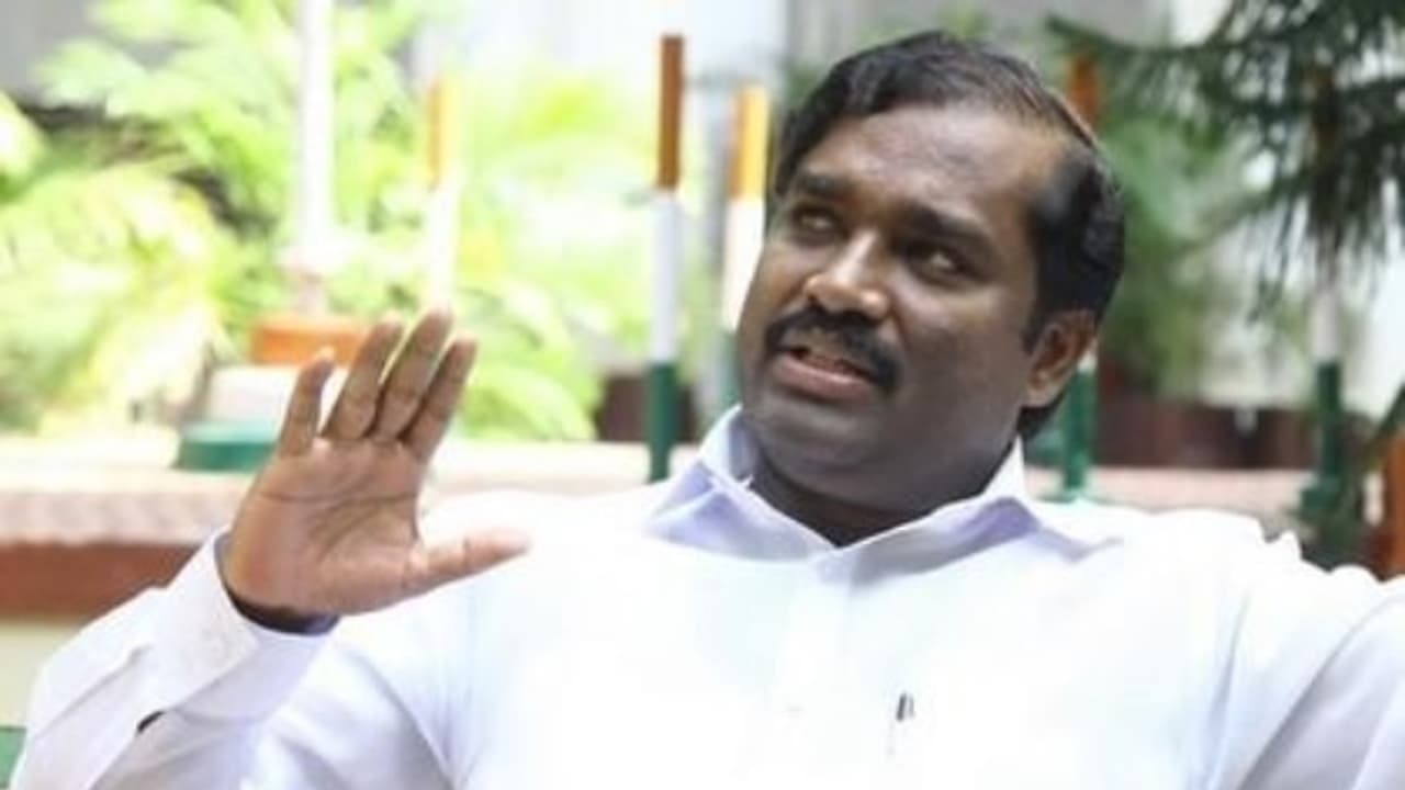 காவல்துறையினரின் மாதச் சம்பளம் மூன்று மடங்காக உயர்வு முதல்வருக்கு வேல்முருகன் கோரிக்கை... காவல்துறையினரின் மாதச் சம்பளம் மூன்று மடங்காக உயர்வு முதல்வருக்கு வேல்முருகன் கோரிக்கை...