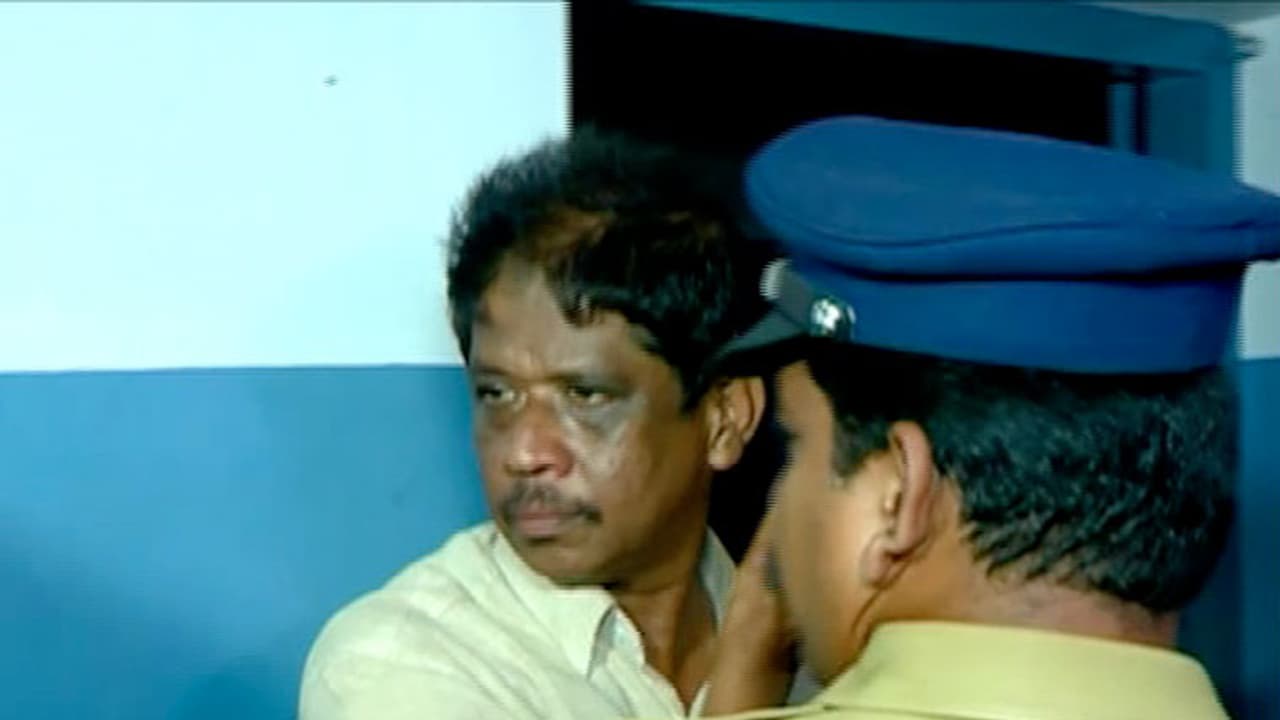 തിയേറ്റർ പീഡനം: നടപടിയെടുക്കുന്നതില് വീഴ്ച വരുത്തിയ ഉദ്യോഗസ്ഥനെതിരെ കേസെടുത്തു തിയേറ്റർ പീഡനം: നടപടിയെടുക്കുന്നതില് വീഴ്ച വരുത്തിയ ഉദ്യോഗസ്ഥനെതിരെ കേസെടുത്തു