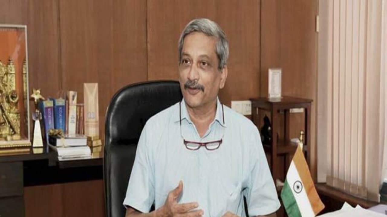 கோவா தலைநகர் இடைத்தேர்தல் மனோகர் பாரிக்கர் வேட்பு மனுத் தாக்கல்!! 