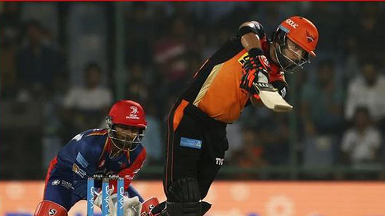 ಆ್ಯಂಡರ್ಸನ್ ಅಬ್ಬರದಾಟಕ್ಕೆ ವ್ಯರ್ಥವಾಯ್ತು ಯುವಿ ದಾಖಲೆಯಾಟ ಆ್ಯಂಡರ್ಸನ್ ಅಬ್ಬರದಾಟಕ್ಕೆ ವ್ಯರ್ಥವಾಯ್ತು ಯುವಿ ದಾಖಲೆಯಾಟ