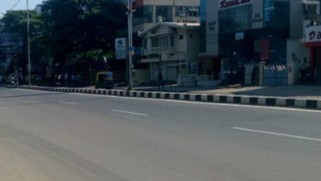 தொடங்கியது முழு அடைப்பு போராட்டம்….கர்நாடக, கேரள எல்லைகளில் பேருந்துகள் நிறுத்தம்…கடைகள் அடைப்பு… தொடங்கியது முழு அடைப்பு போராட்டம்….கர்நாடக, கேரள எல்லைகளில் பேருந்துகள் நிறுத்தம்…கடைகள் அடைப்பு…