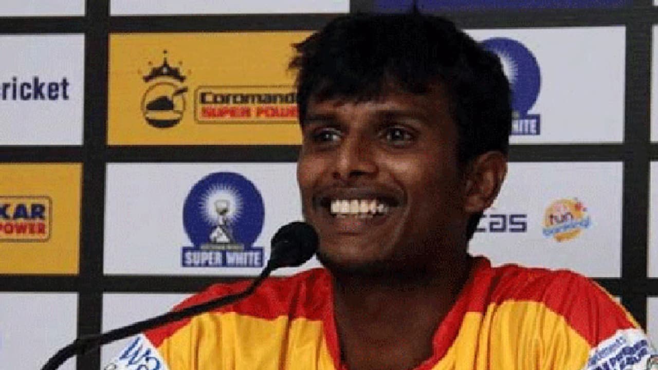 ಚಹಾ ಅಂಗಡಿಯಿಂದ ಕ್ರಿಕೆಟ್ ಮೈದಾನದವರೆಗೆ...!: IPL ಬಿಡ್ಡಿಂಗ್'ನಲ್ಲಿ ಈ ಕ್ರಿಕೆಟಿಗನಿಗೆ ಸಿಕ್ಕಿದ್ದು 3 ಕೋಟಿ! ಚಹಾ ಅಂಗಡಿಯಿಂದ ಕ್ರಿಕೆಟ್ ಮೈದಾನದವರೆಗೆ...!: IPL ಬಿಡ್ಡಿಂಗ್'ನಲ್ಲಿ ಈ ಕ್ರಿಕೆಟಿಗನಿಗೆ ಸಿಕ್ಕಿದ್ದು 3 ಕೋಟಿ!