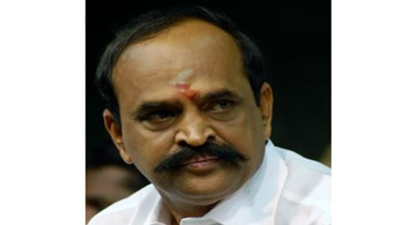 எனக்கும் அந்த இன்ஸ்பெக்டருக்கும் எந்த தொடர்பும் இல்லை..குற்றச்சாட்டுக்கு அமைச்சர் கடம்பூர் ராஜூ உடனடி மறுப்பு! எனக்கும் அந்த இன்ஸ்பெக்டருக்கும் எந்த தொடர்பும் இல்லை..குற்றச்சாட்டுக்கு அமைச்சர் கடம்பூர் ராஜூ உடனடி மறுப்பு!