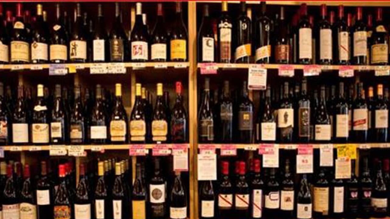 ಶೇ.95 ಮದ್ಯದಂಗಡಿಗಳಲ್ಲಿ ಭರ್ಜರಿ ಸುಲಿಗೆ : ಕಾನೂನು ಮೀರಿ ವರ್ತಿಸುವ ವೈನ್'ಸ್ಟೋರ್'ಗಳು