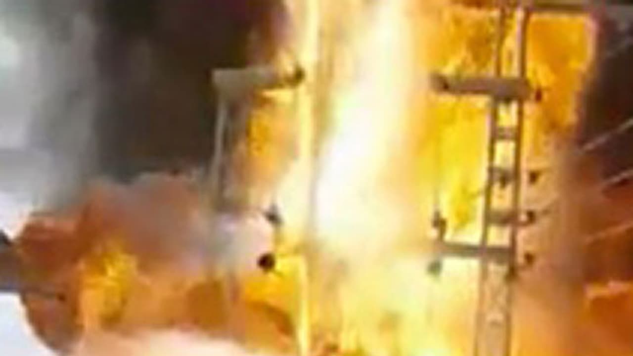 ಟ್ರಾನ್ಸ್ಫಾರ್ಮರ್ ಸ್ಫೋಟಕ್ಕೆ ಸವಾರ ಬಲಿ: ಮಗಳ ಮದುವೆ ಸಂಭ್ರಮಕ್ಕೆ ಬ್ರೇಕ್ ಹಾಕಿದ ಜವರಾಯ ಟ್ರಾನ್ಸ್ಫಾರ್ಮರ್ ಸ್ಫೋಟಕ್ಕೆ ಸವಾರ ಬಲಿ: ಮಗಳ ಮದುವೆ ಸಂಭ್ರಮಕ್ಕೆ ಬ್ರೇಕ್ ಹಾಕಿದ ಜವರಾಯ