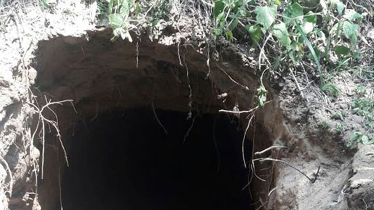 ಕಾಶ್ಮೀರ ಗಡಿಯಲ್ಲಿ 14 ಅಡಿ ಉದ್ದದ ಪಾಕ್ ಉಗ್ರರ ಸುರಂಗ ಪತ್ತೆ..! ಕಾಶ್ಮೀರ ಗಡಿಯಲ್ಲಿ 14 ಅಡಿ ಉದ್ದದ ಪಾಕ್ ಉಗ್ರರ ಸುರಂಗ ಪತ್ತೆ..!