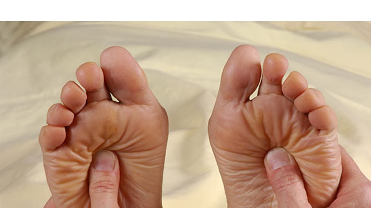 ഈ ലക്ഷണങ്ങള് ശ്രദ്ധിക്കുക; ഡയബറ്റിക് ന്യൂറോപ്പതിയാകാം ഈ ലക്ഷണങ്ങള് ശ്രദ്ധിക്കുക; ഡയബറ്റിക് ന്യൂറോപ്പതിയാകാം